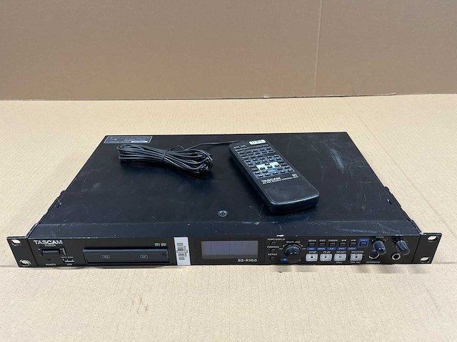 Tascam ss-r100 digital recorder w/remote tascam rc-ss2 - afbeelding 1 van  7