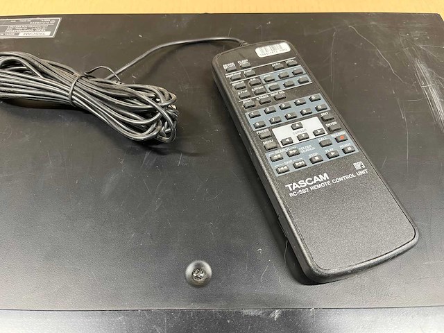 Tascam ss-r100 digital recorder w/remote tascam rc-ss2 - afbeelding 7 van  7