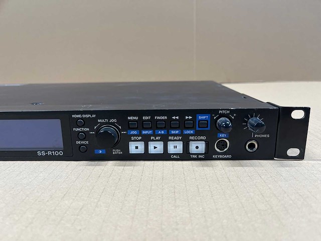 Tascam ss-r100 digital recorder w/remote tascam rc-ss2 - afbeelding 3 van  7
