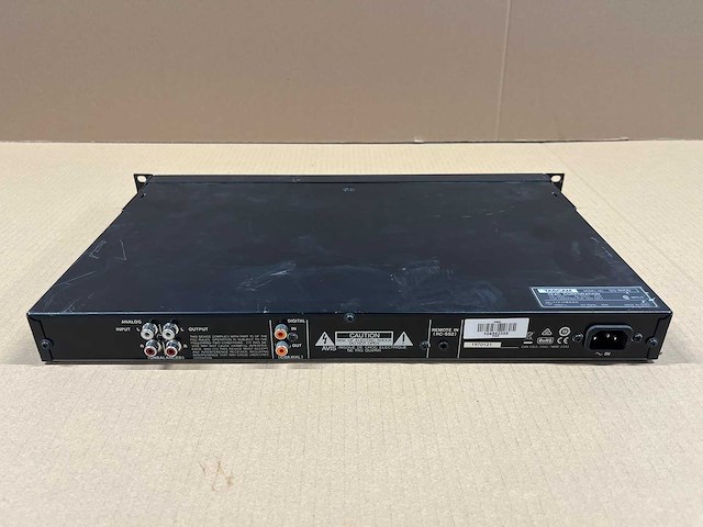 Tascam ss-r100 digital recorder w/remote tascam rc-ss2 - afbeelding 4 van  7