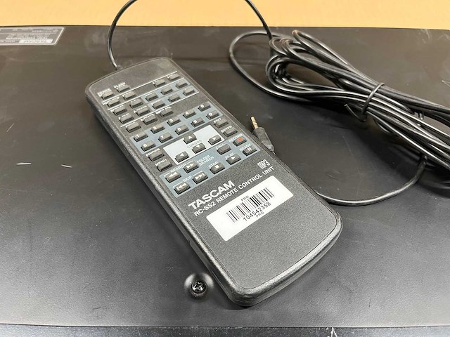Tascam ss-r100 digital recorder w/remote tascam rc-ss2 - afbeelding 7 van  7