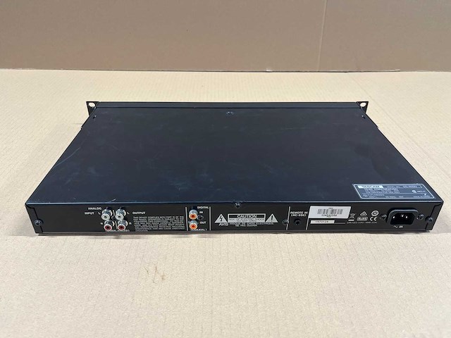 Tascam ss-r100 digital recorder w/remote tascam rc-ss2 - afbeelding 6 van  7