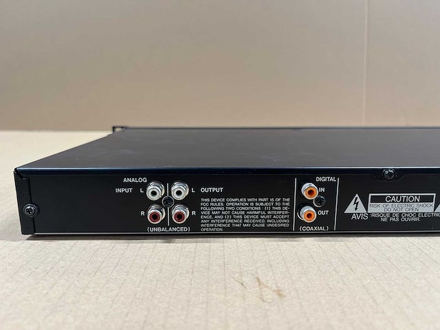 Tascam ss-r100 digital recorder w/remote tascam rc-ss2 - afbeelding 3 van  4