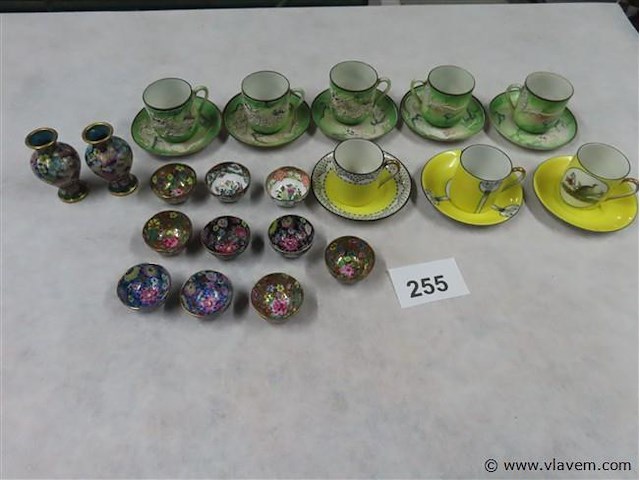 Tasjes, vaasjes en chinese potjes - afbeelding 1 van  5