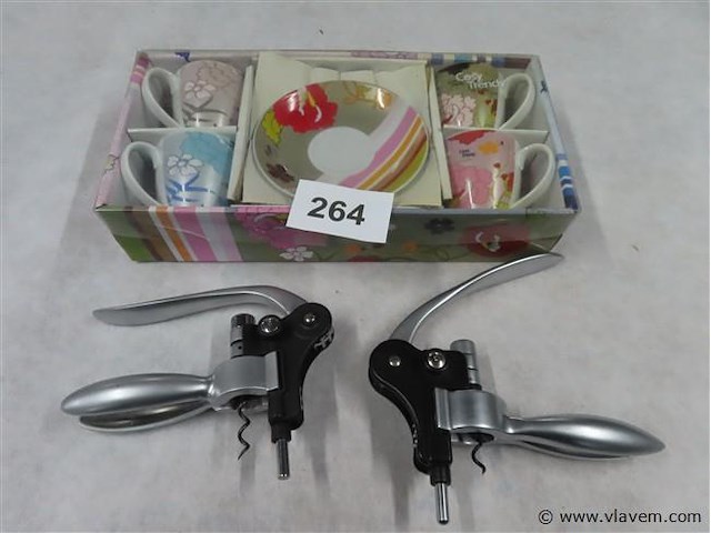 Tassenset en 2 kurkentrekkers - afbeelding 1 van  3