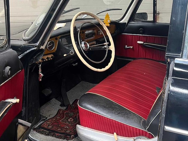 Tatra 603 2.5 v8 oldtimer - afbeelding 7 van  36