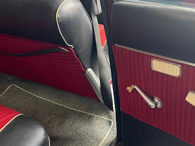 Tatra 603 2.5 v8 oldtimer - afbeelding 34 van  36