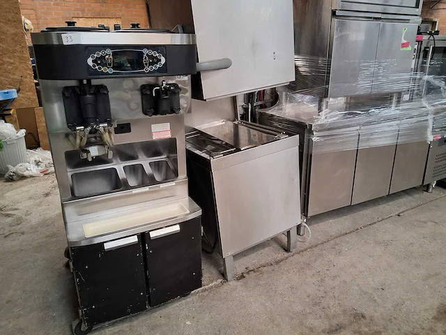 Taylor - c-602 - softijsmachine - afbeelding 2 van  7