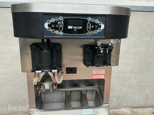 Taylor - c 606 - softijs en milkshake machine - afbeelding 4 van  9