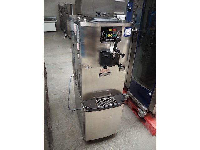 Taylor crown - afbeelding 10 van  17