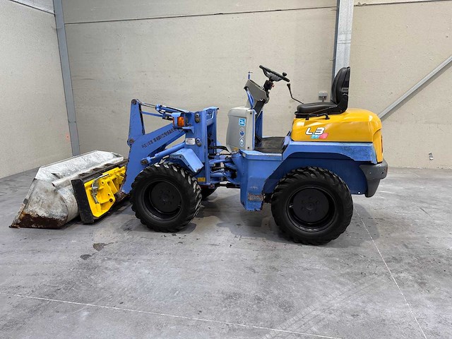 Tcm - l3 - bulldozer - 2004 - afbeelding 1 van  11