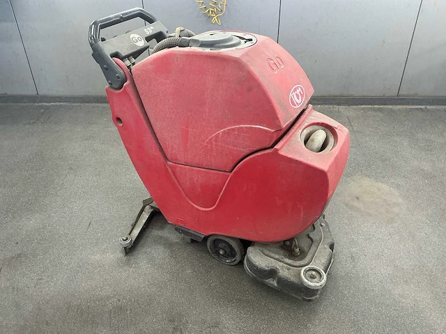 Tcm go 532 veegmachine - vloerschrobmachine - afbeelding 1 van  7