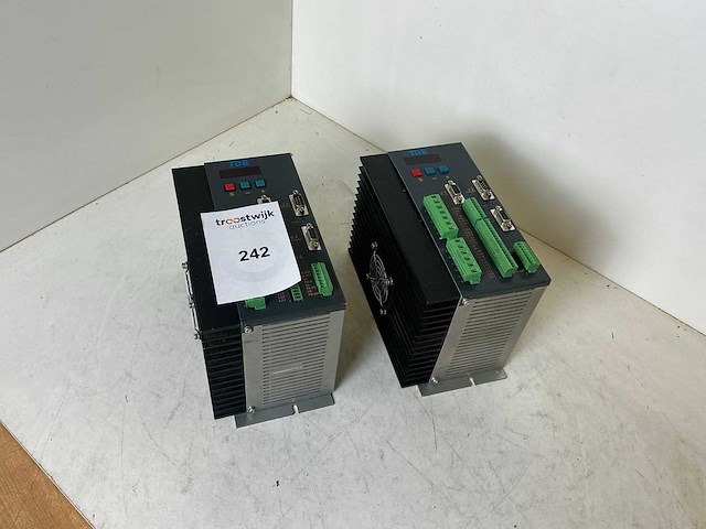 Tde dmbl12 servo drive (2x) - afbeelding 1 van  7