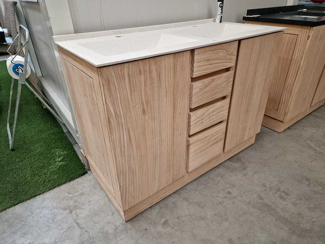 Teakline badkamermeubel dubai 120cm met 2 deuren + 3 laden - terrazzo waskom - afbeelding 1 van  6