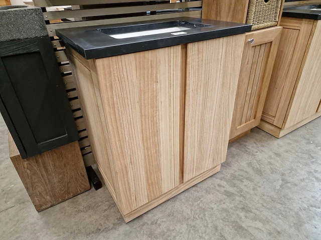 Teakline badkamermeubel singapore 70cm met 2 draaideuren greeploos - afbeelding 3 van  6