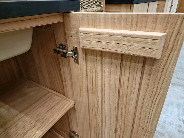 Teakline badkamermeubel singapore 70cm met 2 draaideuren greeploos - afbeelding 6 van  6