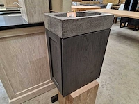 Teakline handwasser zwart met greeploze deur - terrazzo wasbak met kraangat