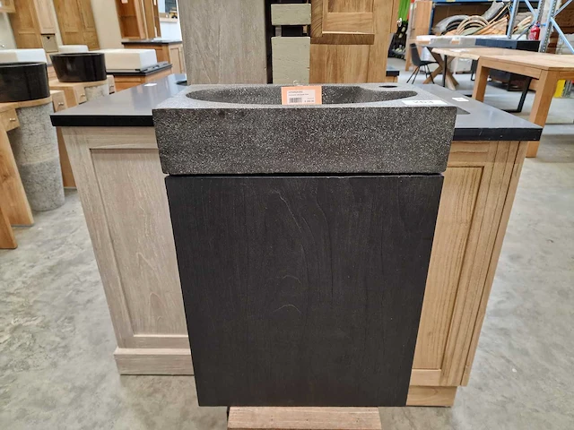 Teakline handwasser zwart met greeploze deur - terrazzo wasbak met kraangat - afbeelding 2 van  4