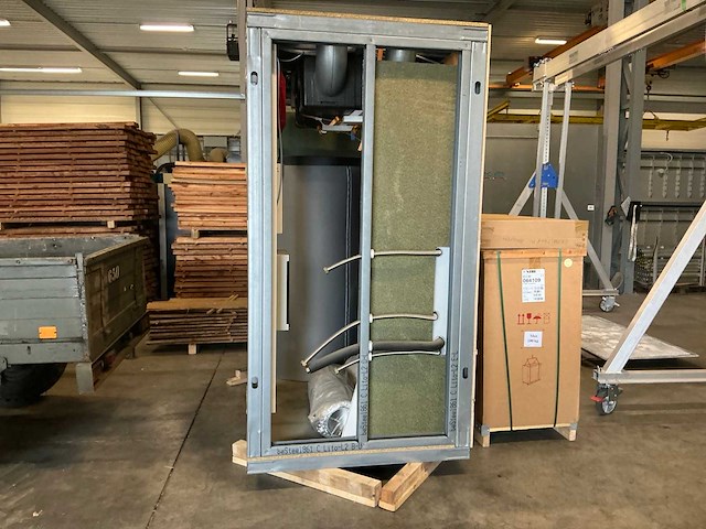 Technical unit with water boiler, electrical, solar panel connection - afbeelding 1 van  15