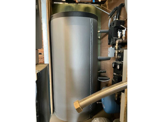 Technical unit with water boiler, electrical, solar panel connection - afbeelding 10 van  15