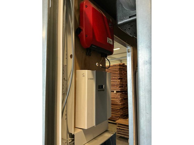Technical unit with water boiler, electrical, solar panel connection - afbeelding 12 van  15