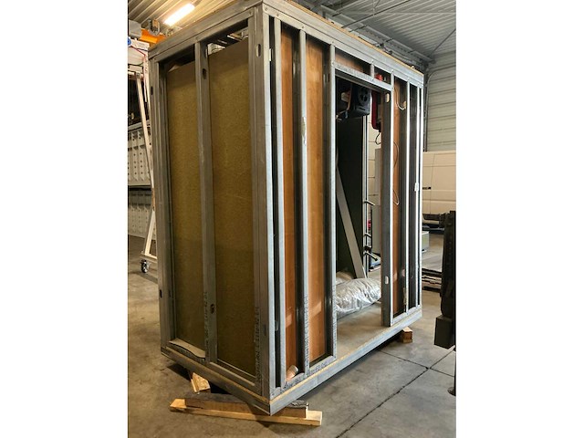 Technical unit with water boiler, electrical, solar panel connection - afbeelding 4 van  15