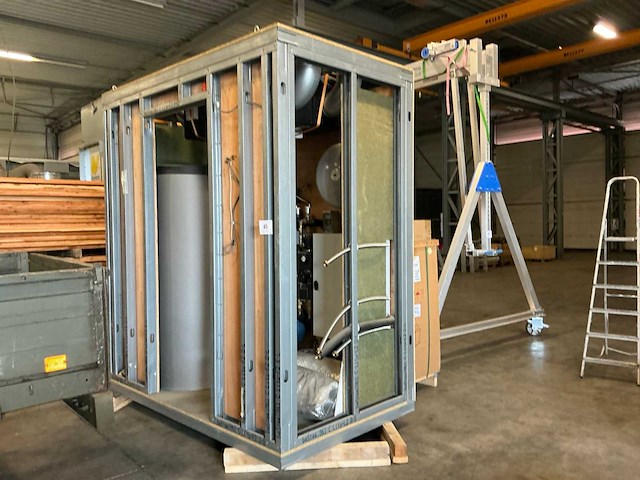 Technical unit with water boiler, electrical, solar panel connection - afbeelding 8 van  15