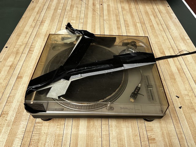 Technics 1200mk2 platenspeler - afbeelding 1 van  7