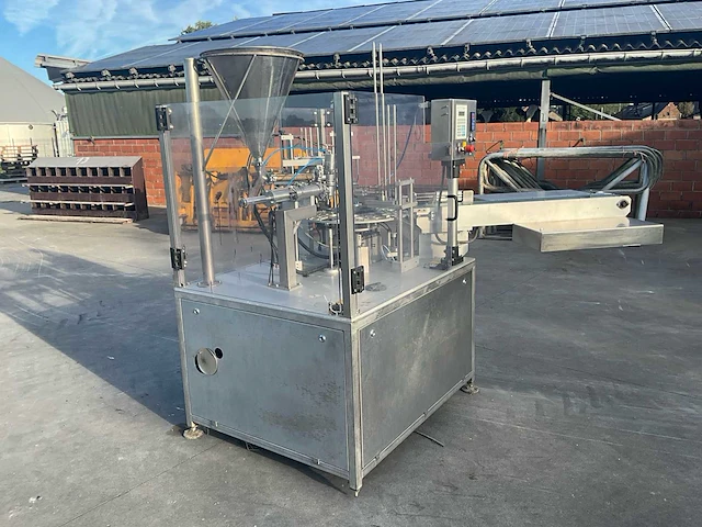 Techniplast automatische draaipotvullings-/verpakkingsmachine techniplast – automatische draaipotvullings- en verpakkingsmachine – yoghurt / voedingsproducten – roestvrij staal - afbeelding 7 van  22