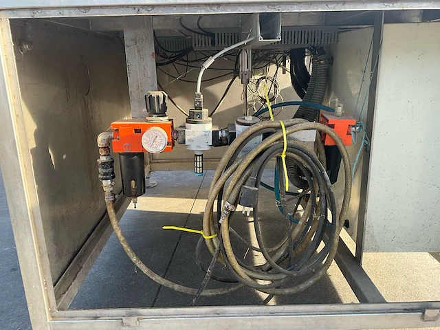 Techniplast automatische draaipotvullings-/verpakkingsmachine techniplast – automatische draaipotvullings- en verpakkingsmachine – yoghurt / voedingsproducten – roestvrij staal - afbeelding 11 van  22