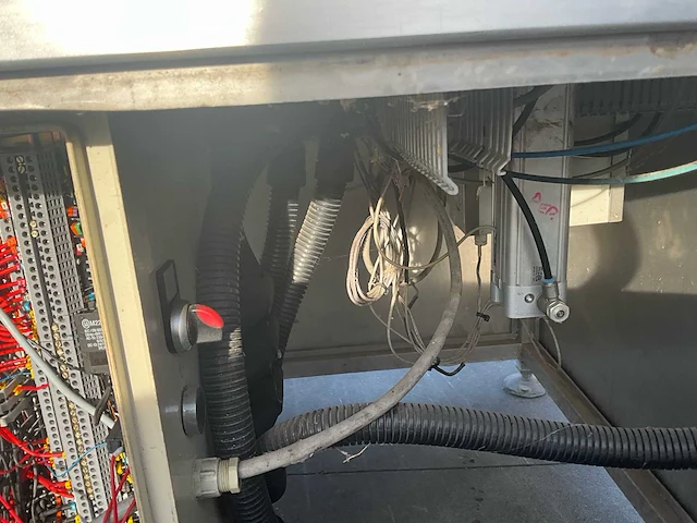 Techniplast automatische draaipotvullings-/verpakkingsmachine techniplast – automatische draaipotvullings- en verpakkingsmachine – yoghurt / voedingsproducten – roestvrij staal - afbeelding 15 van  22