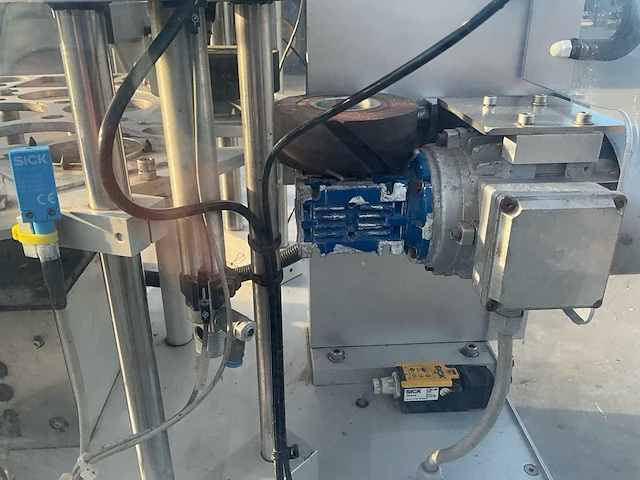 Techniplast automatische draaipotvullings-/verpakkingsmachine techniplast – automatische draaipotvullings- en verpakkingsmachine – yoghurt / voedingsproducten – roestvrij staal - afbeelding 22 van  22
