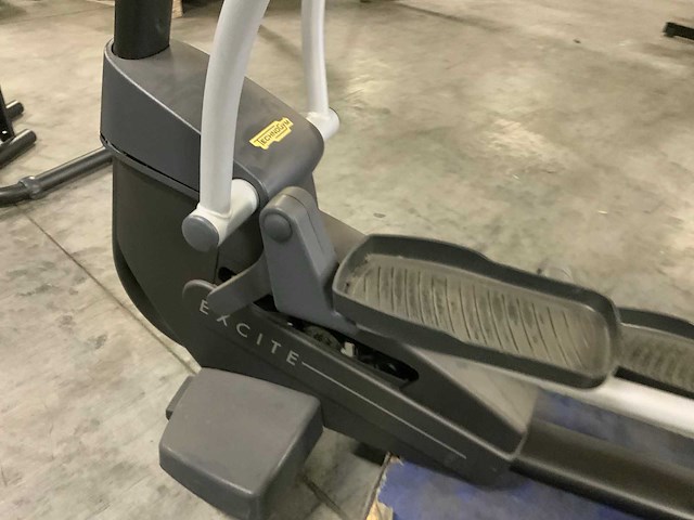 Technogym - excite synchro - 500 led - crosstrainer - afbeelding 2 van  5