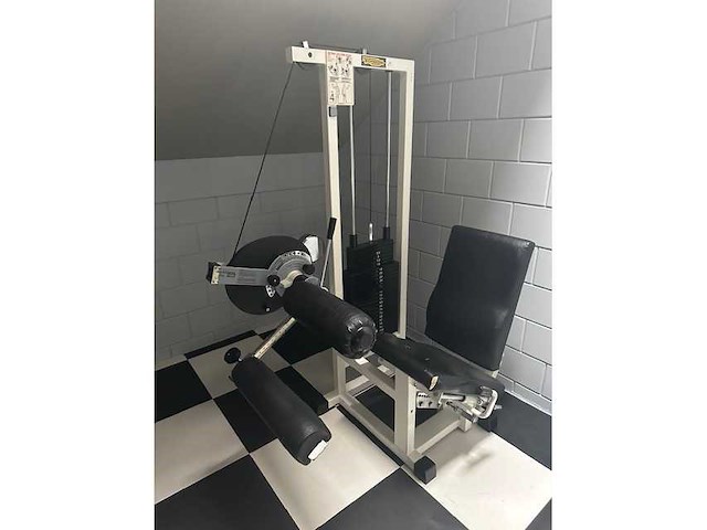 Technogym- sitting leg curl - afbeelding 2 van  4