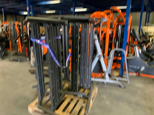 Technogym 3x 6 pair rekken krachtstation - afbeelding 1 van  4