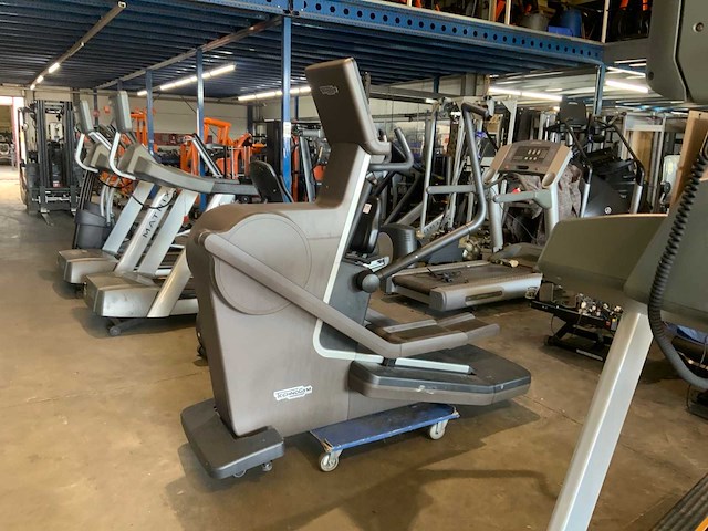 Technogym artis synchro unity crosstrainer - afbeelding 4 van  5