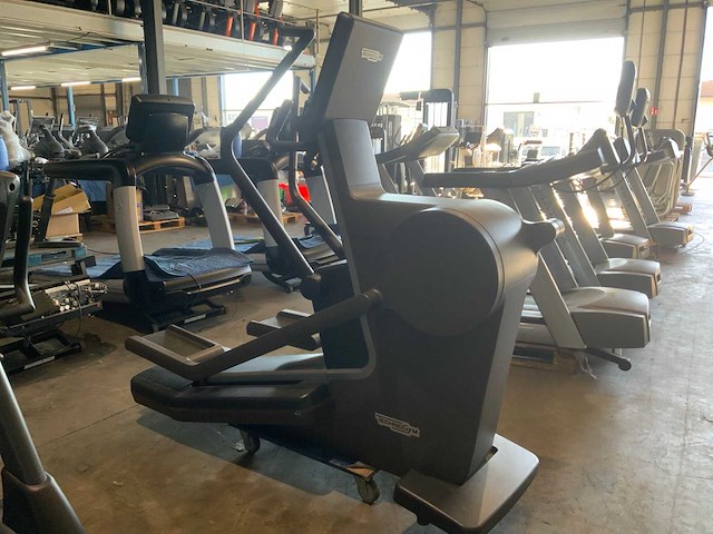 Technogym artis synchro unity crosstrainer - afbeelding 5 van  5