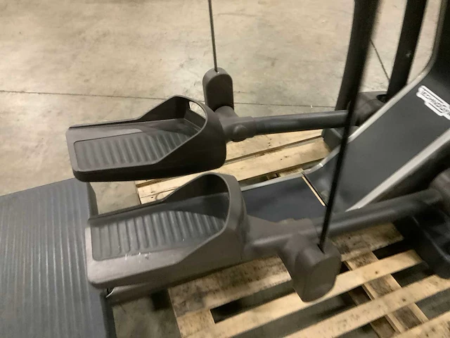 Technogym artis unity elliptical crosstrainer - afbeelding 2 van  4