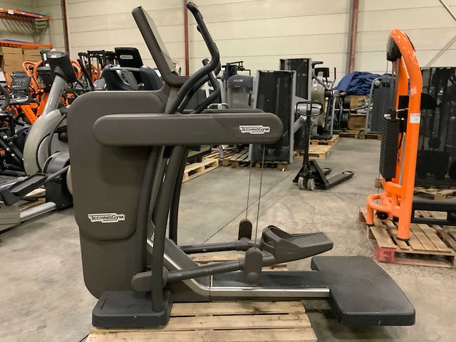 Technogym artis unity elliptical crosstrainer - afbeelding 3 van  3