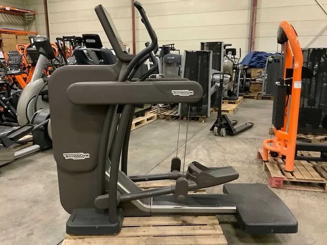 Technogym artis unity elliptical crosstrainer - afbeelding 4 van  4