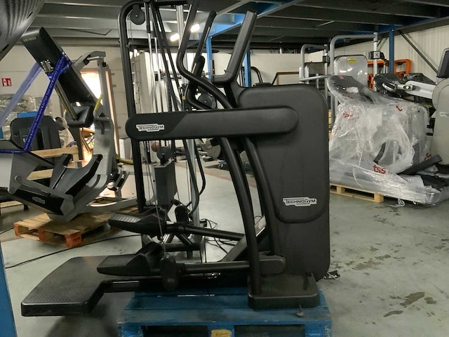 Technogym artis vario unity 3 live crosstrainer - afbeelding 1 van  5