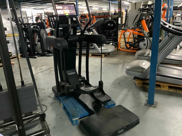 Technogym artis vario unity 3 live crosstrainer - afbeelding 5 van  5