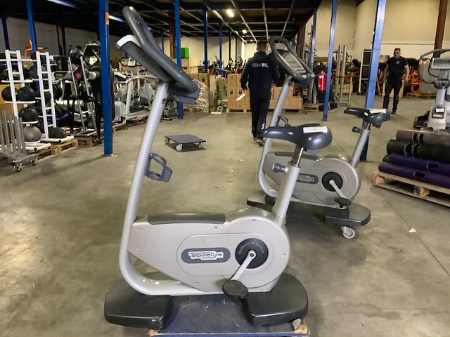 Technogym classic bike 700 led home trainer - afbeelding 1 van  5
