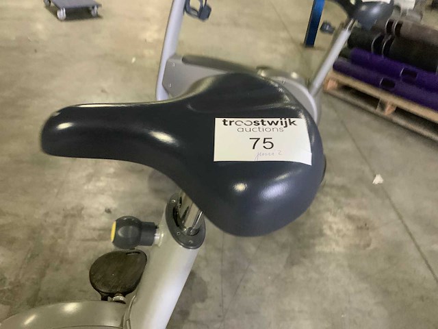 Technogym classic bike 700 led home trainer - afbeelding 2 van  5