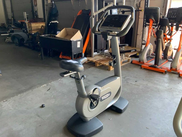 Technogym classic bike 700 led home trainer - afbeelding 1 van  5