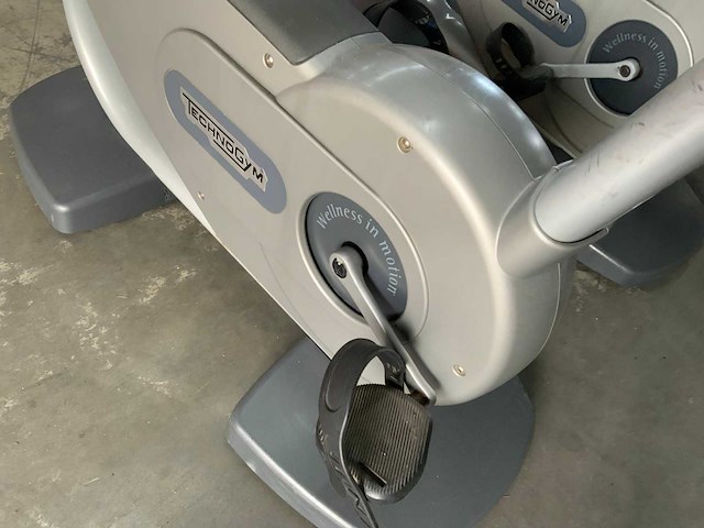Technogym classic bike 700 led home trainer - afbeelding 3 van  3