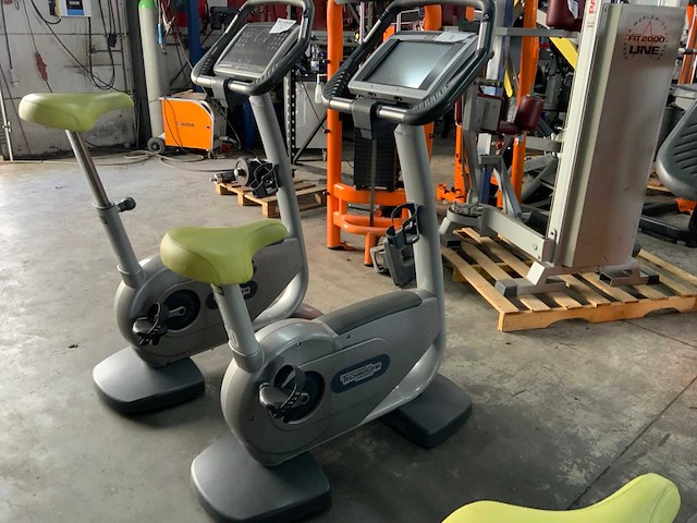 Technogym classic bike 700ie tv home trainer - afbeelding 1 van  5
