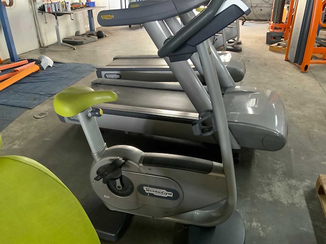 Technogym classic bike 700ie tv home trainer - afbeelding 1 van  2