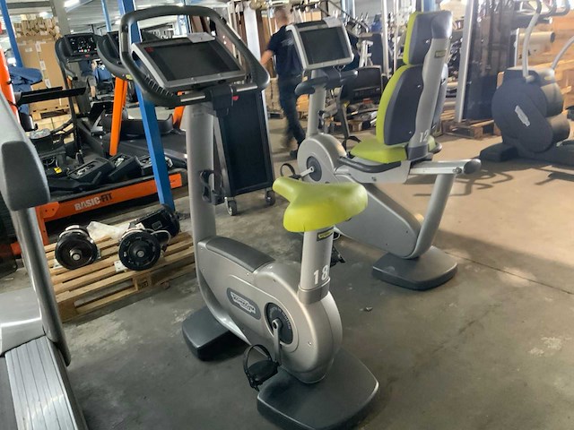 Technogym classic bike 700ie tv home trainer - afbeelding 3 van  3