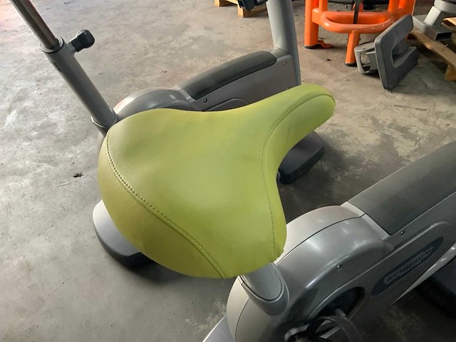 Technogym classic bike 700ie tv home trainer - afbeelding 2 van  5